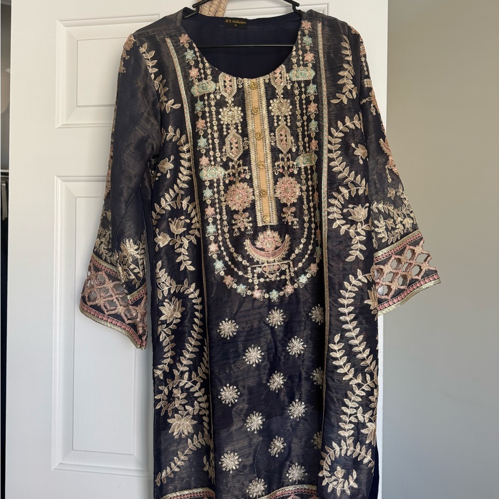 Chic Black Dress with Embroidery